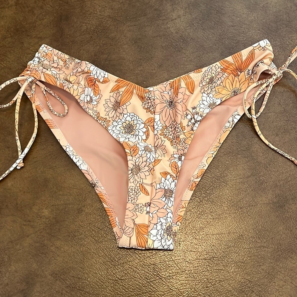 J Crew Hipster Curved Waist Cheeky String Bikini Bottom in Zinnia Floral Size S